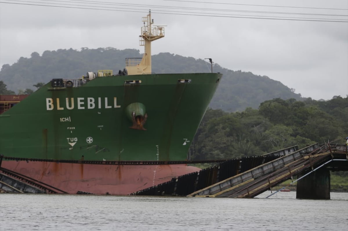 Buque colisiona puente del ferrocarril sobre el río Chagres | Video