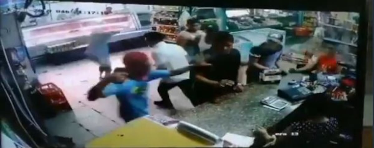 Intentaron robar en un comercio pero el propietario les tiró una de balas. Video 