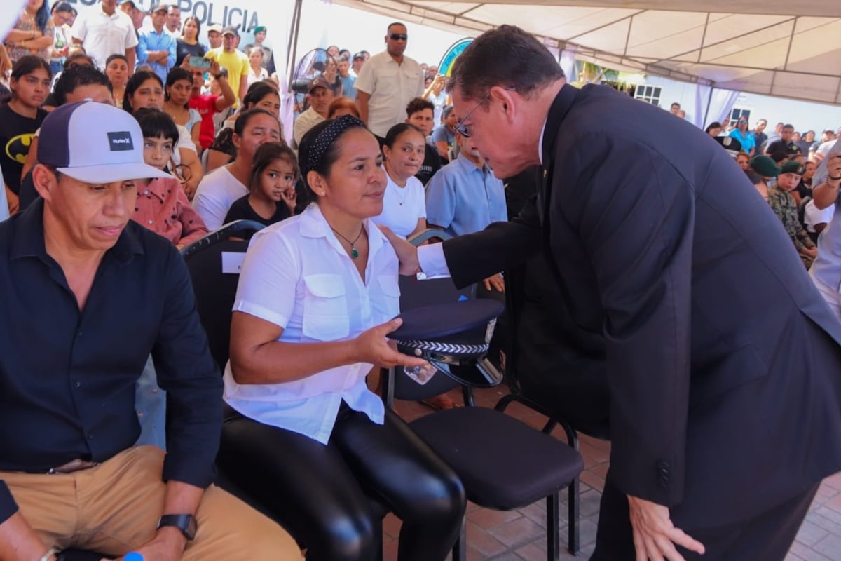 Con décimas emotivas, despiden al sargento Albis Espinoza en Herrera