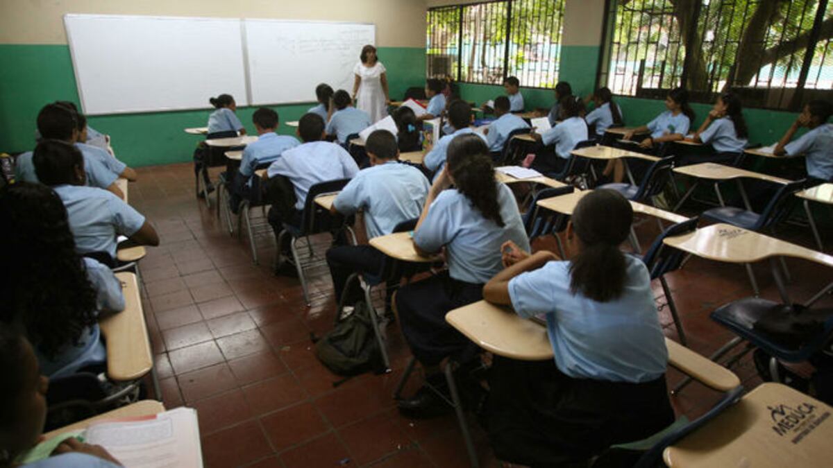 Dos millones de dólares para capacitar a unos 30 mil  docentes de todo el país 