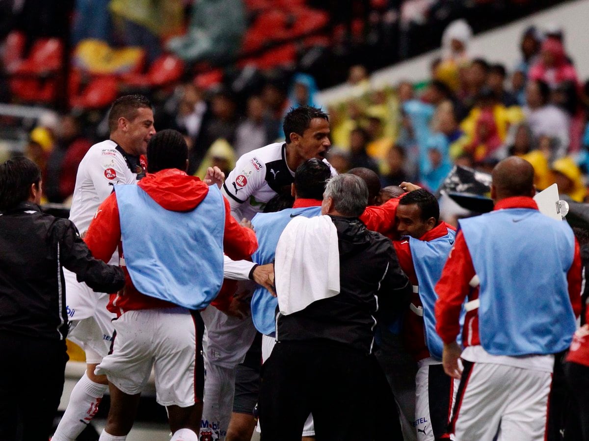 Machado y Alajuelense meten un pie en la final del fútbol de Costa Rica