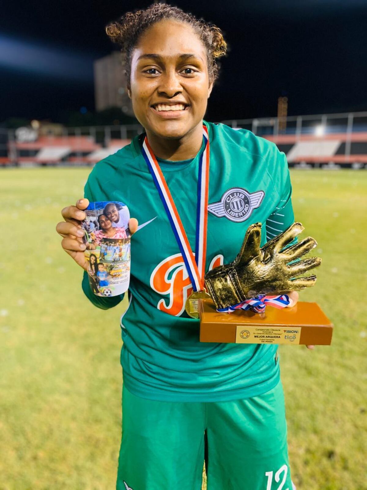 Yenith Bailey toca el cielo en el fútbol femenino de Paraguay