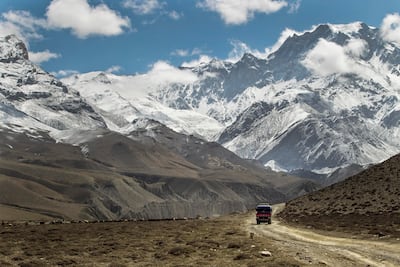 Dos muertos y 14 desaparecidos tras avalancha en el Himalaya 