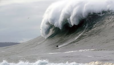 Surfista Sebastian Steudtner rompe récord con una ola colosal