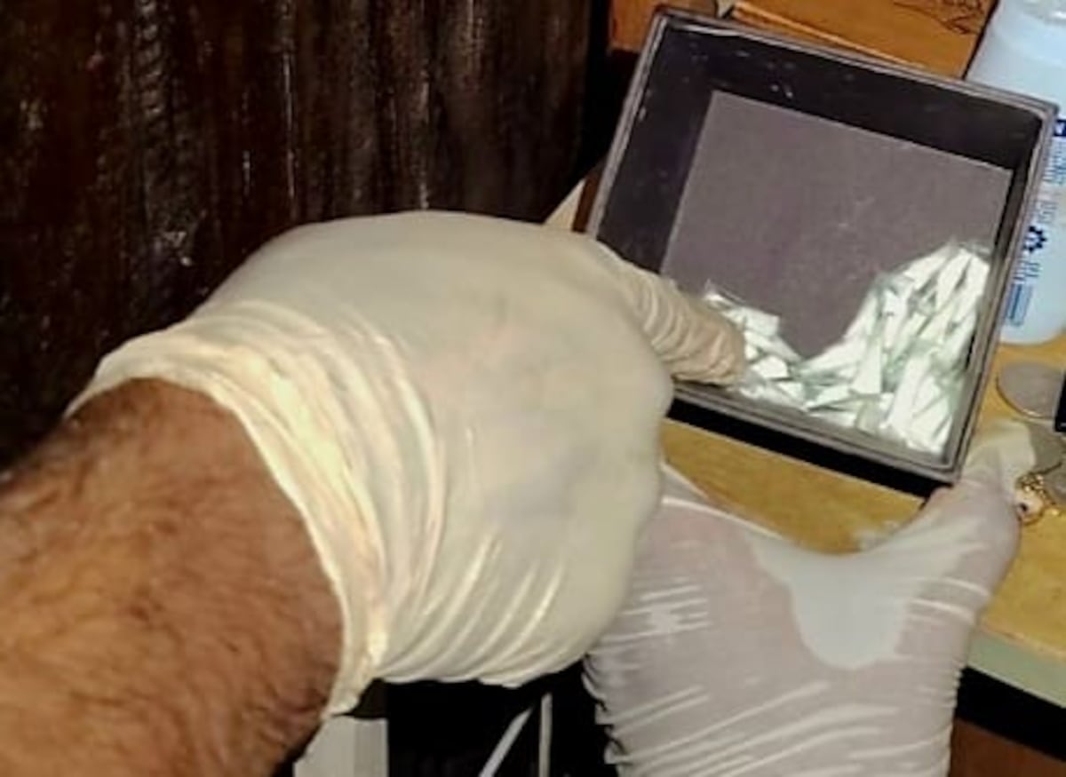 Pareja termina tras las rejas por presunto microtráfico; otro pagará cinco años por robo