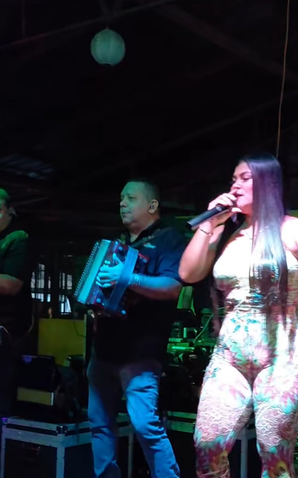 ¡Ese vestido no perdonó! Nerys Pérez admite que se le marcó el ‘SAPO’ en pleno baile y culpa a las luces