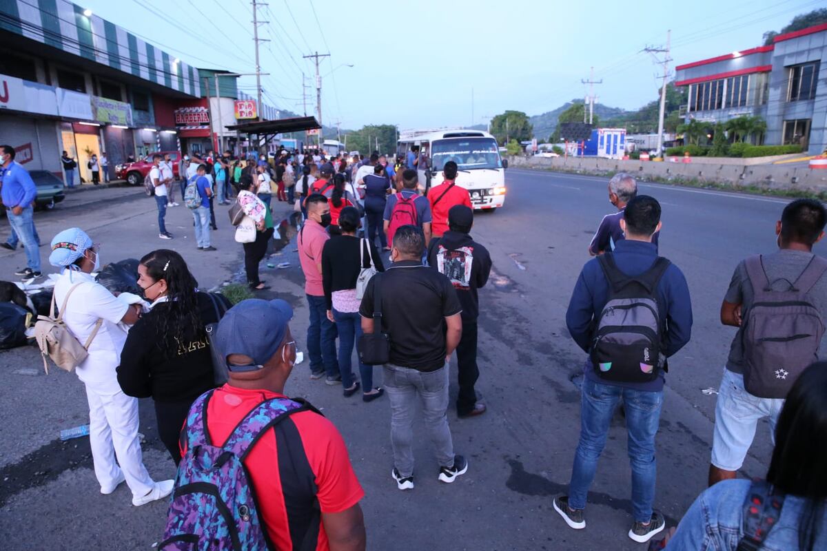 Paradas repletas. Paro de transporte es indefinido en Panamá Oeste