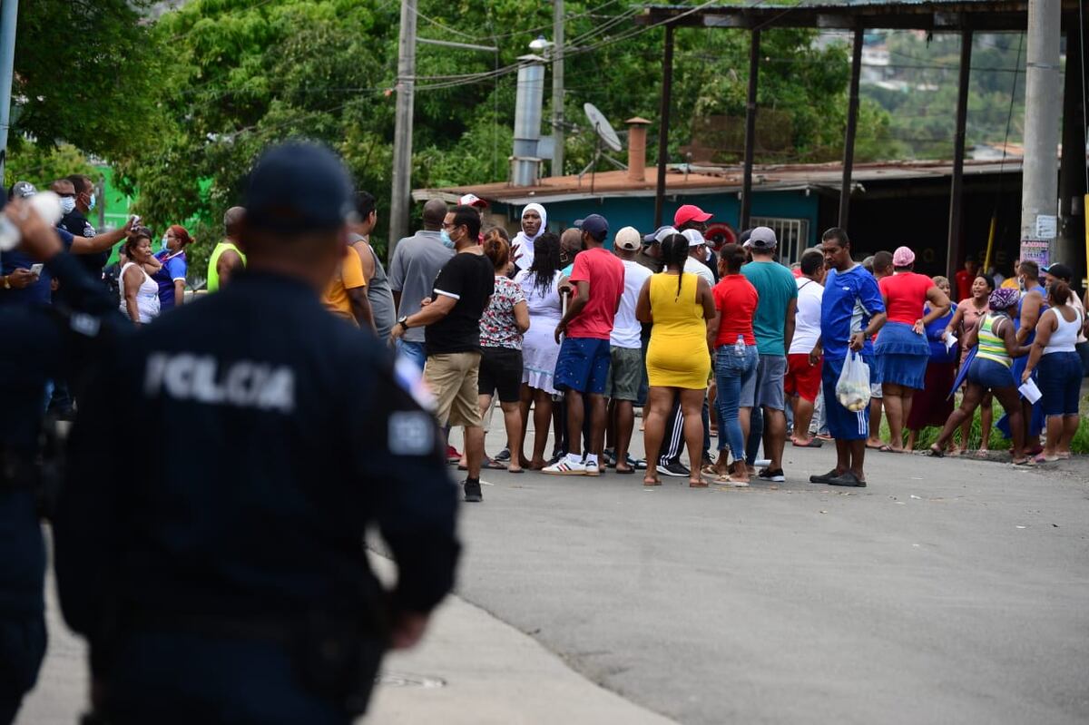 Continúan las protestas. Residentes de El Poderoso en San Miguelito, salen a las calles a reclamar su bono solidario