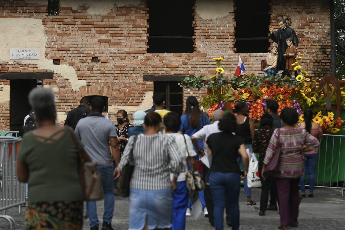 Impactante. Se esperan milagros. Réplica exacta de la casa de Don Bosco y  hueso del brazo con el que bendecía, impresionan a devotos en Panamá