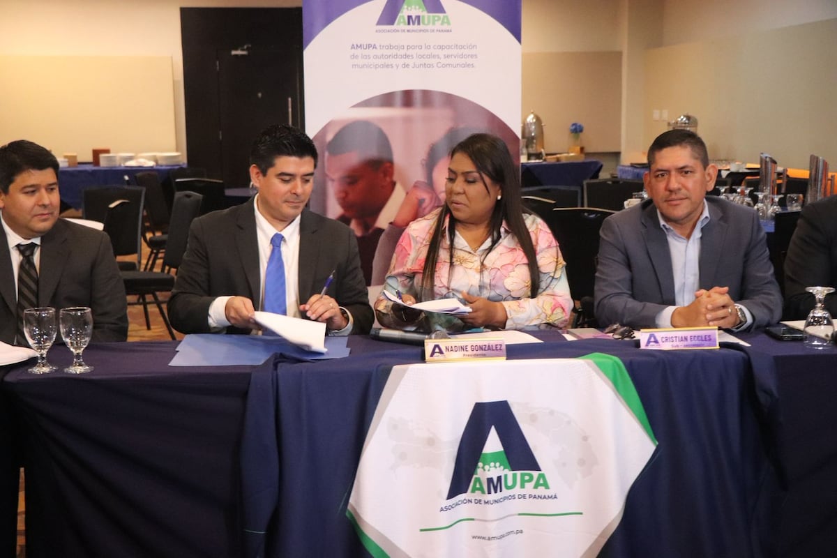 Municipios panameños entran a la era digital: firman acuerdo para modernizar trámites