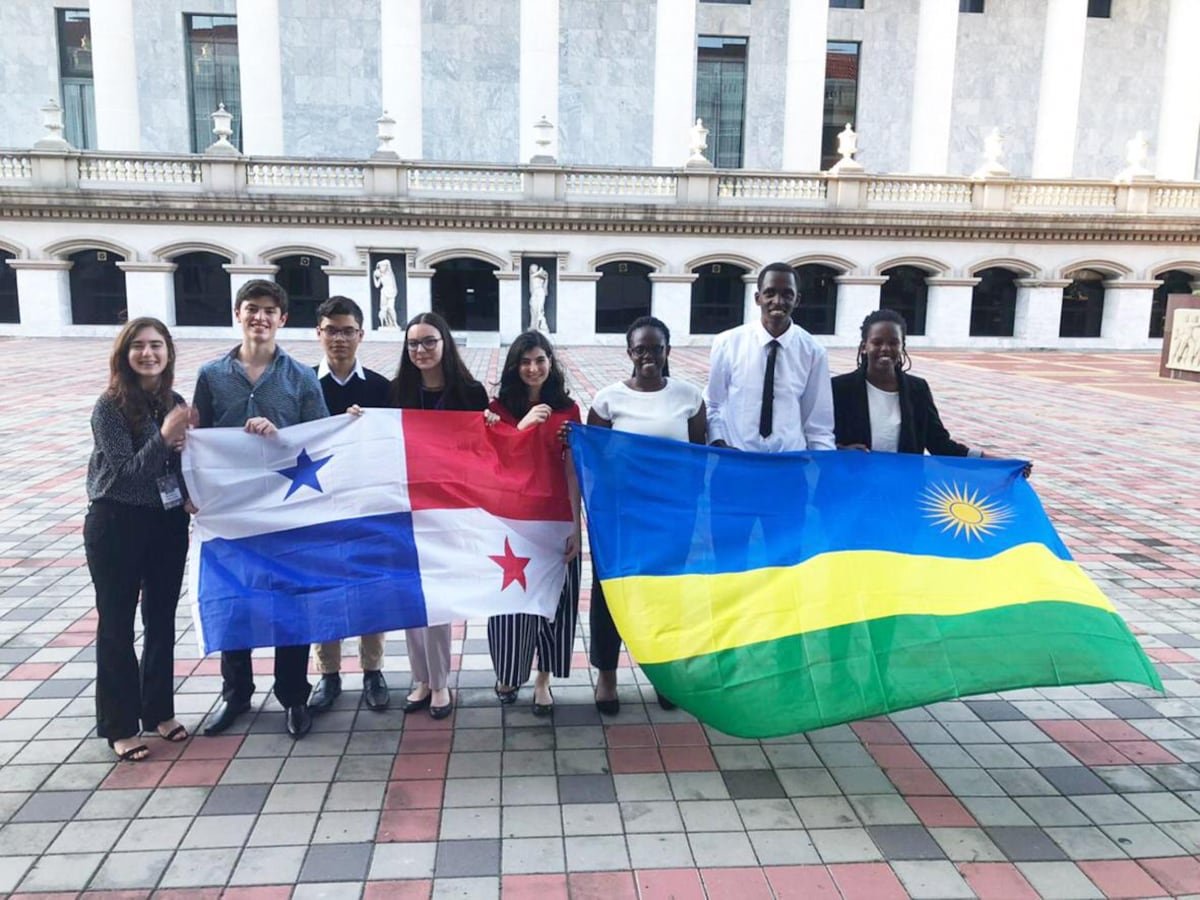 Bien. Panamá gana a Rwanda en el Campeonato Mundial de Debate Escolar 2019 en Tailandia