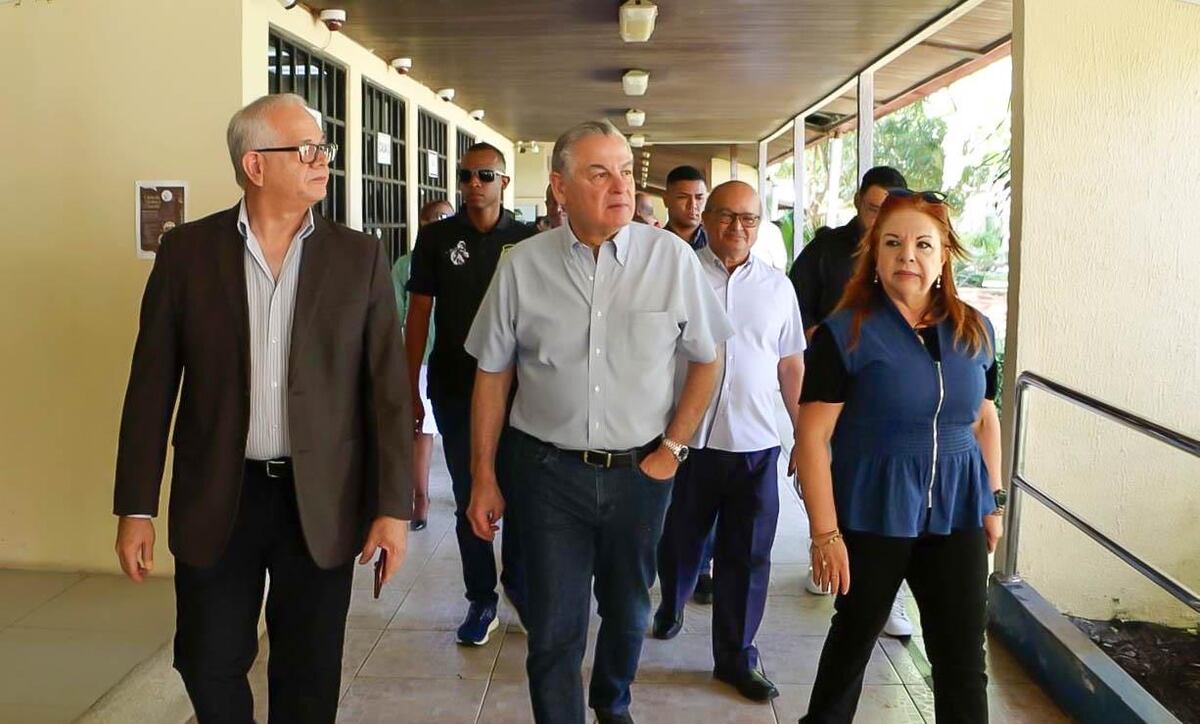 Anel Flores visita la Unachi y destaca gestión de Pedro González durante la transición