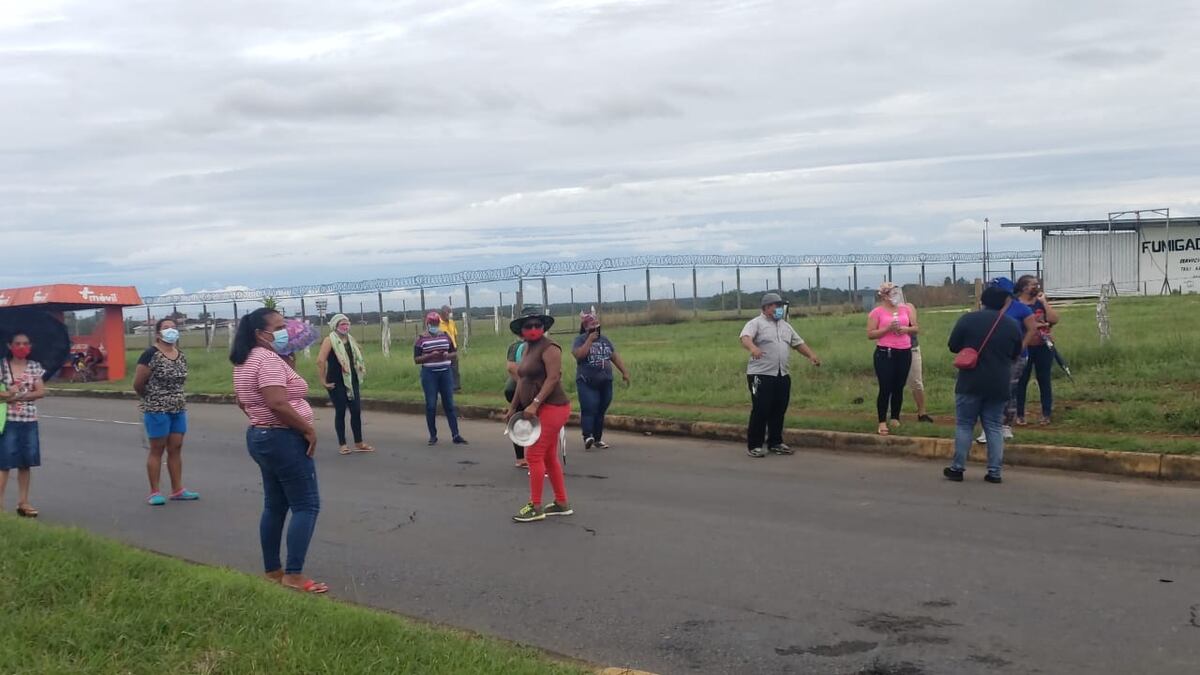 Salen a protestar en David. No han recibido su bono solidario desde mayo