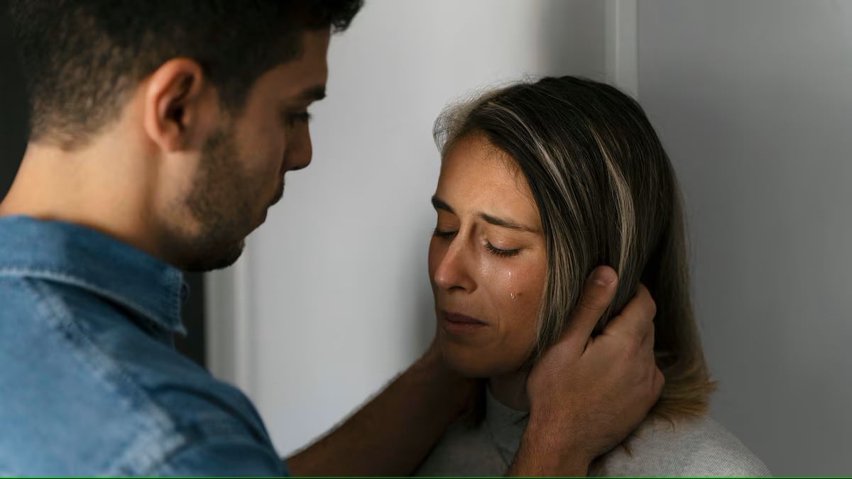 Cuando el amor duele: Las 4 etapas del abuso en pareja que refuerzan la dependencia emocional