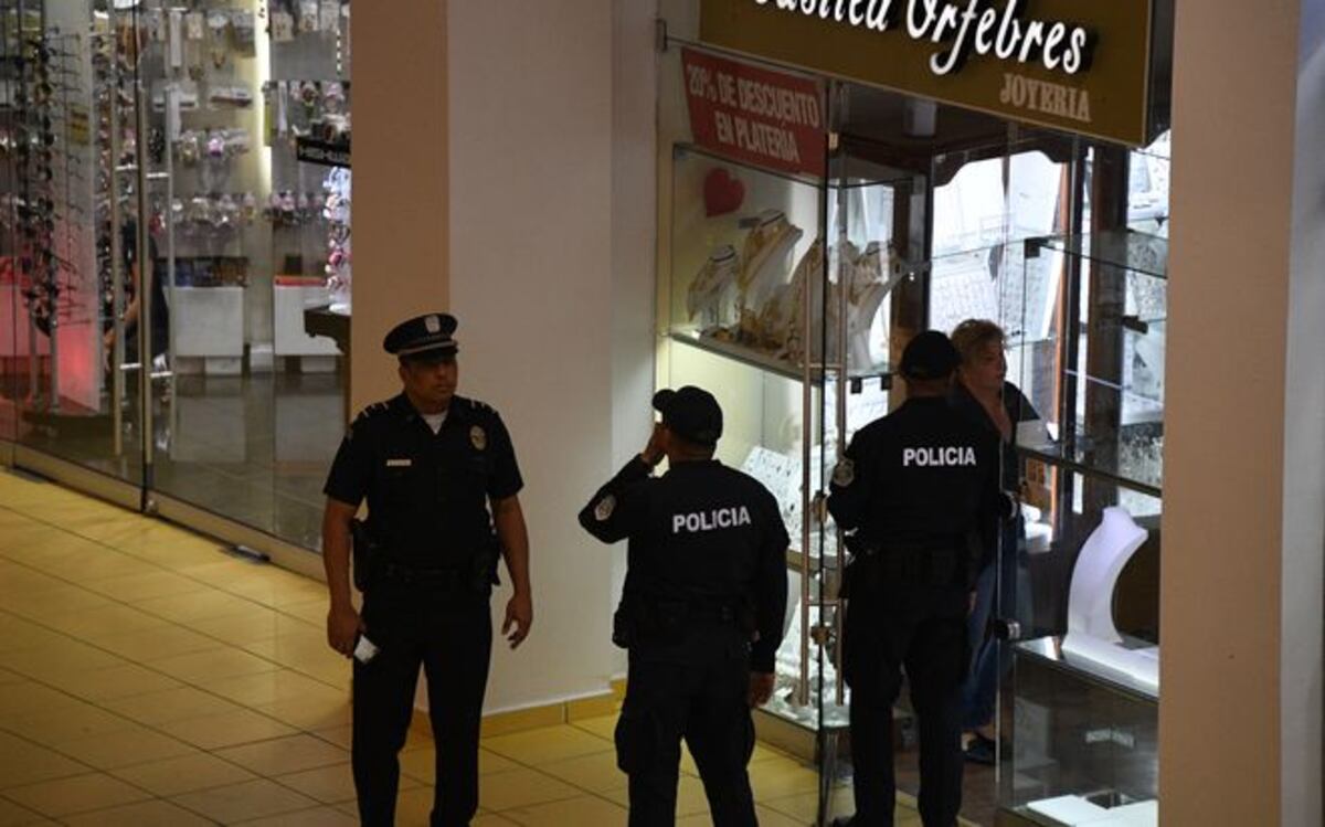 Pareja crea pánico en Albrook.Pirotecnia sería usada como distracción para robar