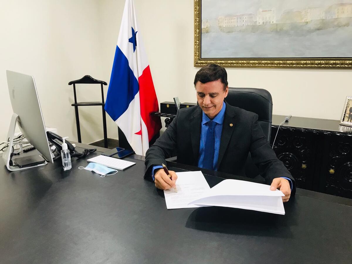 Unen esfuerzos para auditar programa Panamá Solidario