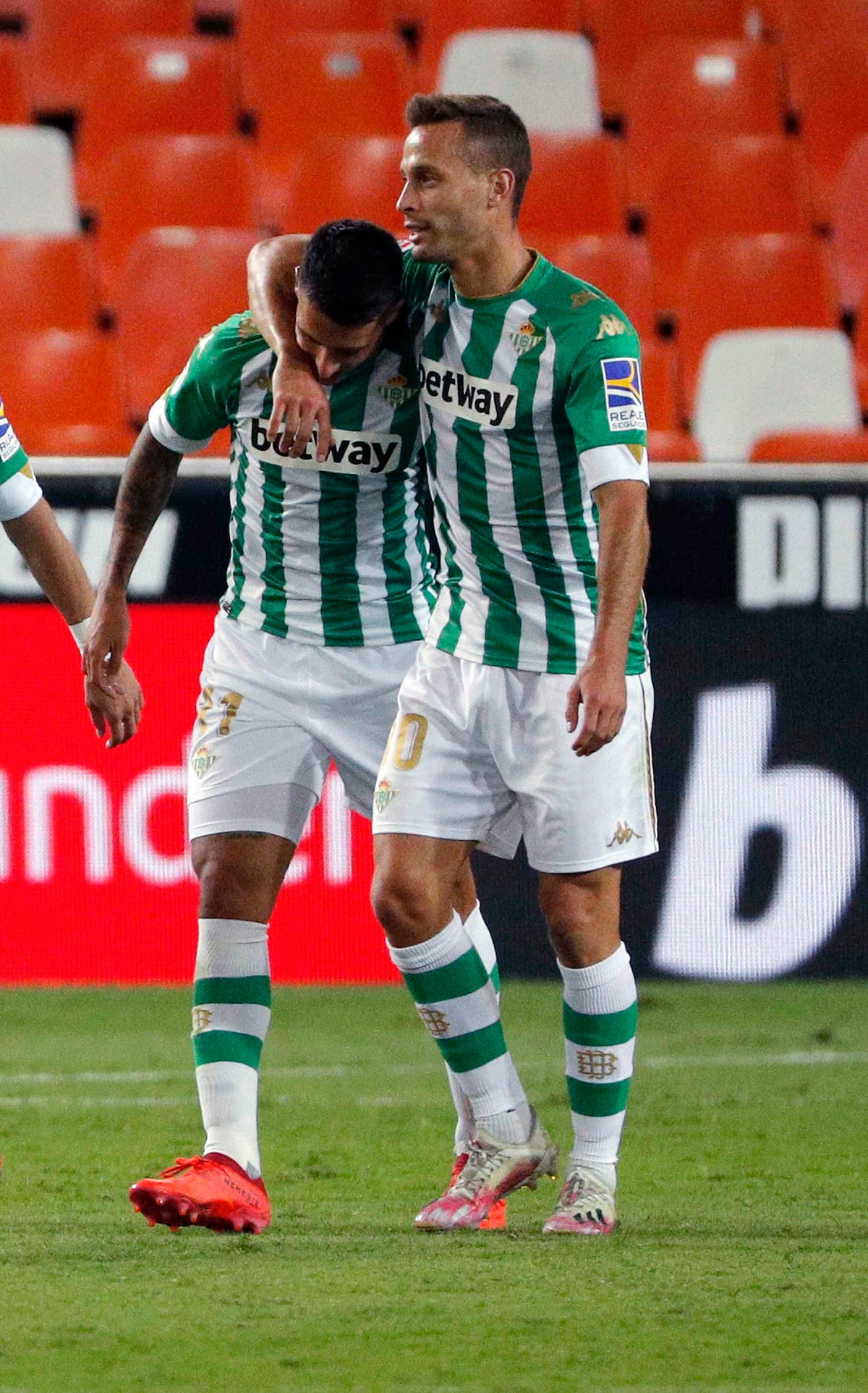 El Real Betis manda en la Liga Española