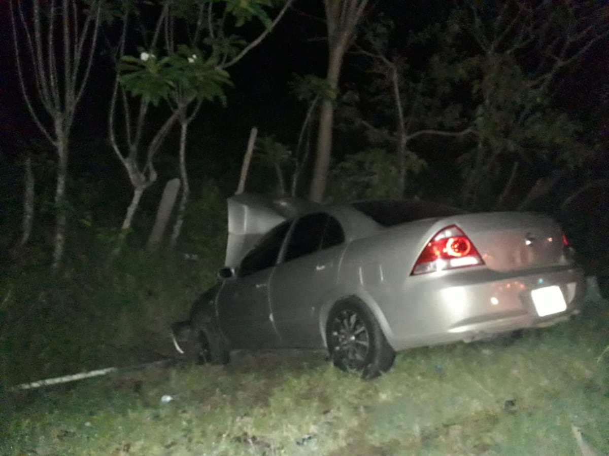 ¡Solo fue el susto! Tres personas salieron ilesa luego de irse directo a una cuneta en Chame 