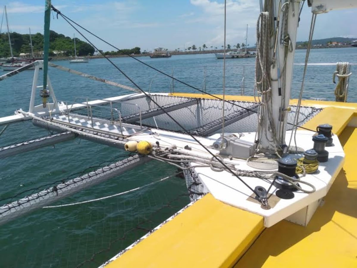 Desesperado dueño de catamaran asegura estar al borde de la quiebra ante prohibición de zarpe 