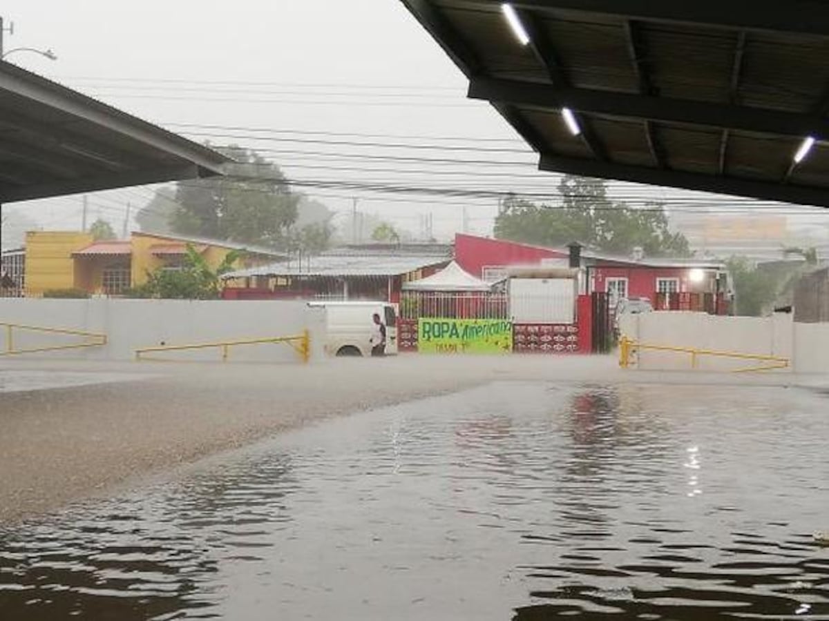 La tormenta de la tarde de este jueves hace sus estragos en Panamá. Fotos y videos