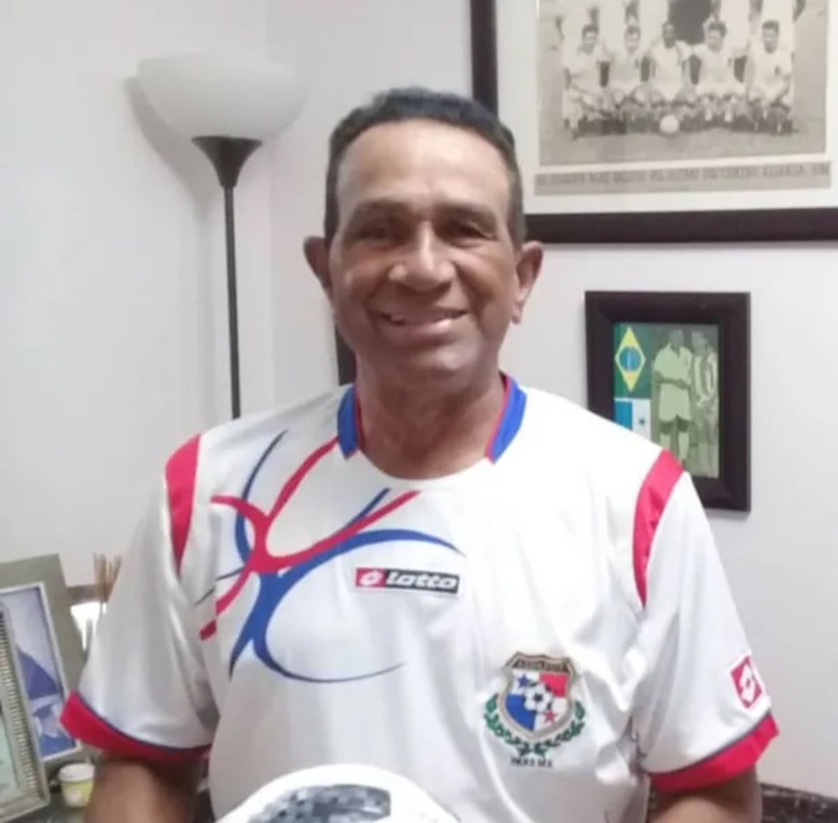 Adiós a ‘Cascarita’ Tapia, el delantero que marcó la historia del fútbol panameño  