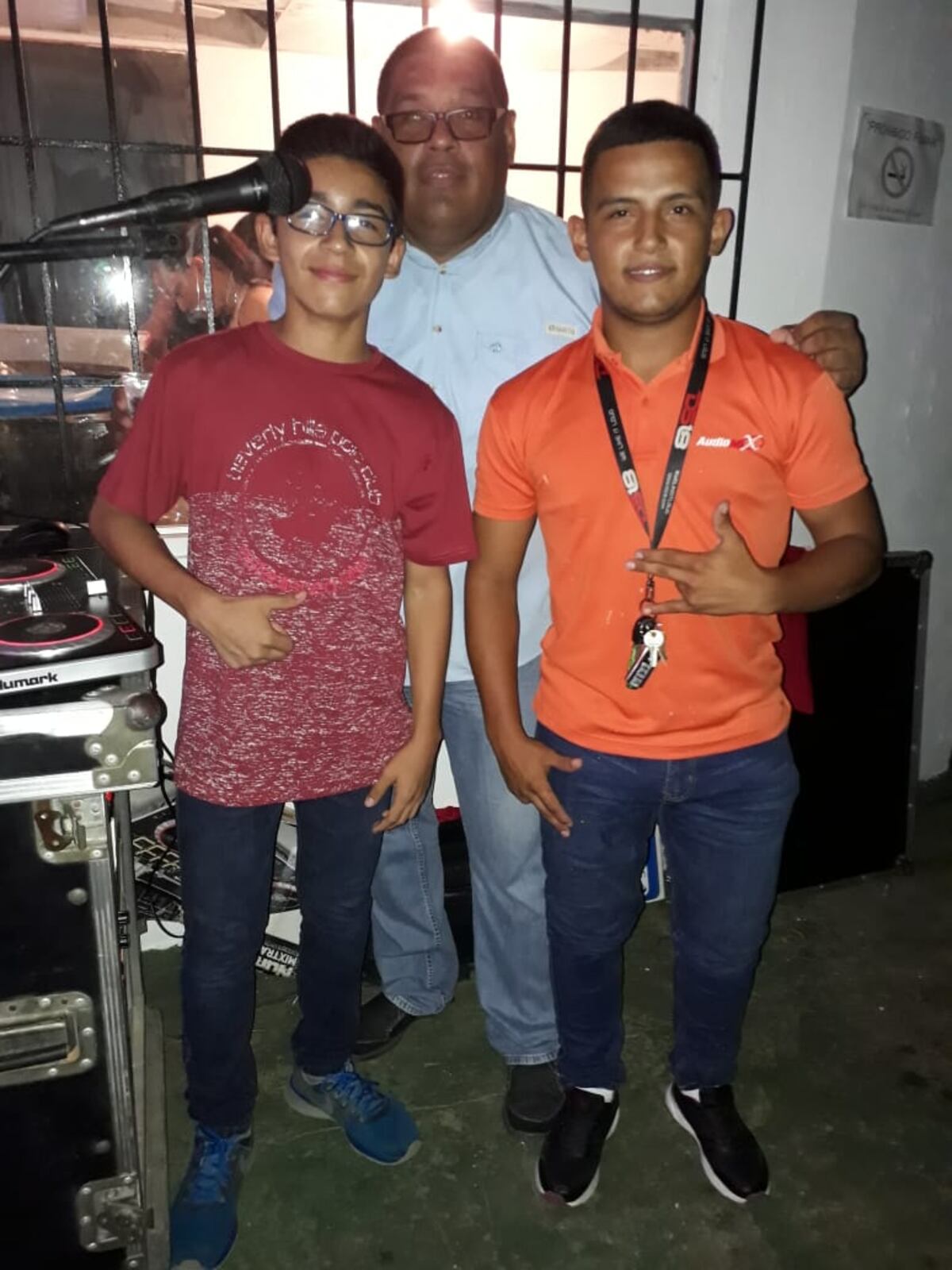 Mini Dj chiricano impresiona a Flecha. Muchos no pueden creer que a su corta edad tenga tanto potencial. Video