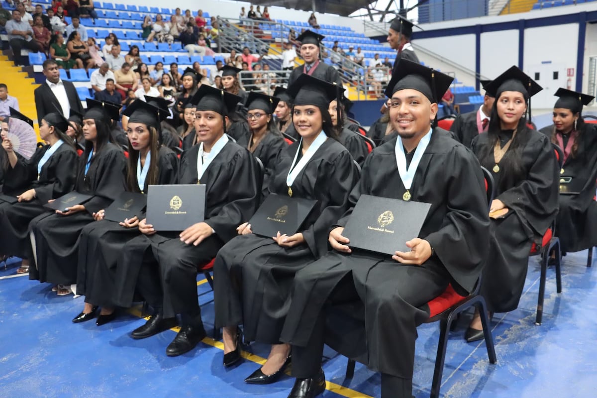 Soná celebra a sus 32 nuevos profesionales