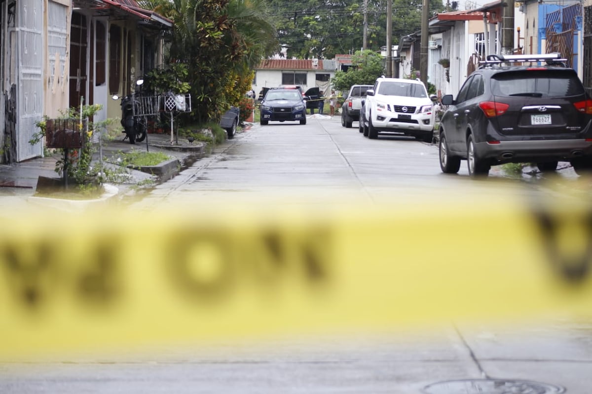 Asesinan a presunto esposo de abogada de Martinelli. El expresidente llega a la escena del crimen en Las Acacias. Video