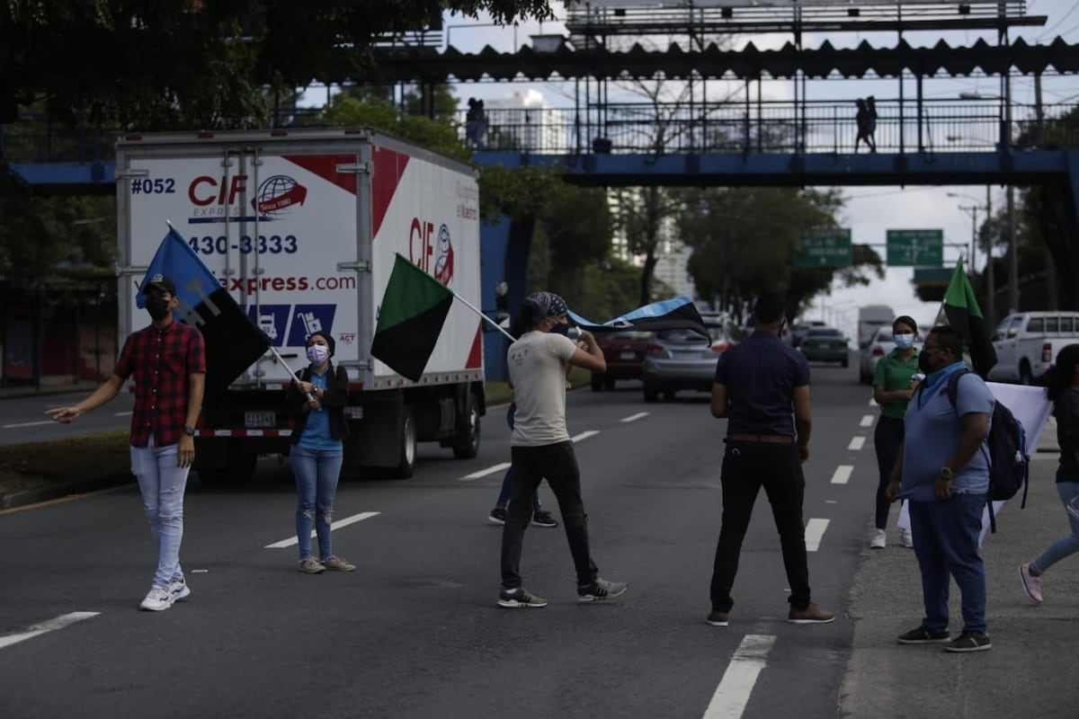 Estudiantes universitarios protagonizan protesta frente a los hechos ocurridos en los albergues del país. Video