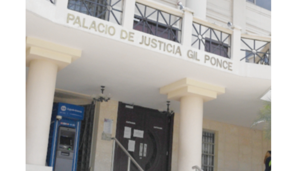 Las licencias con sueldo para alcaldes y representantes son inconstitucionales