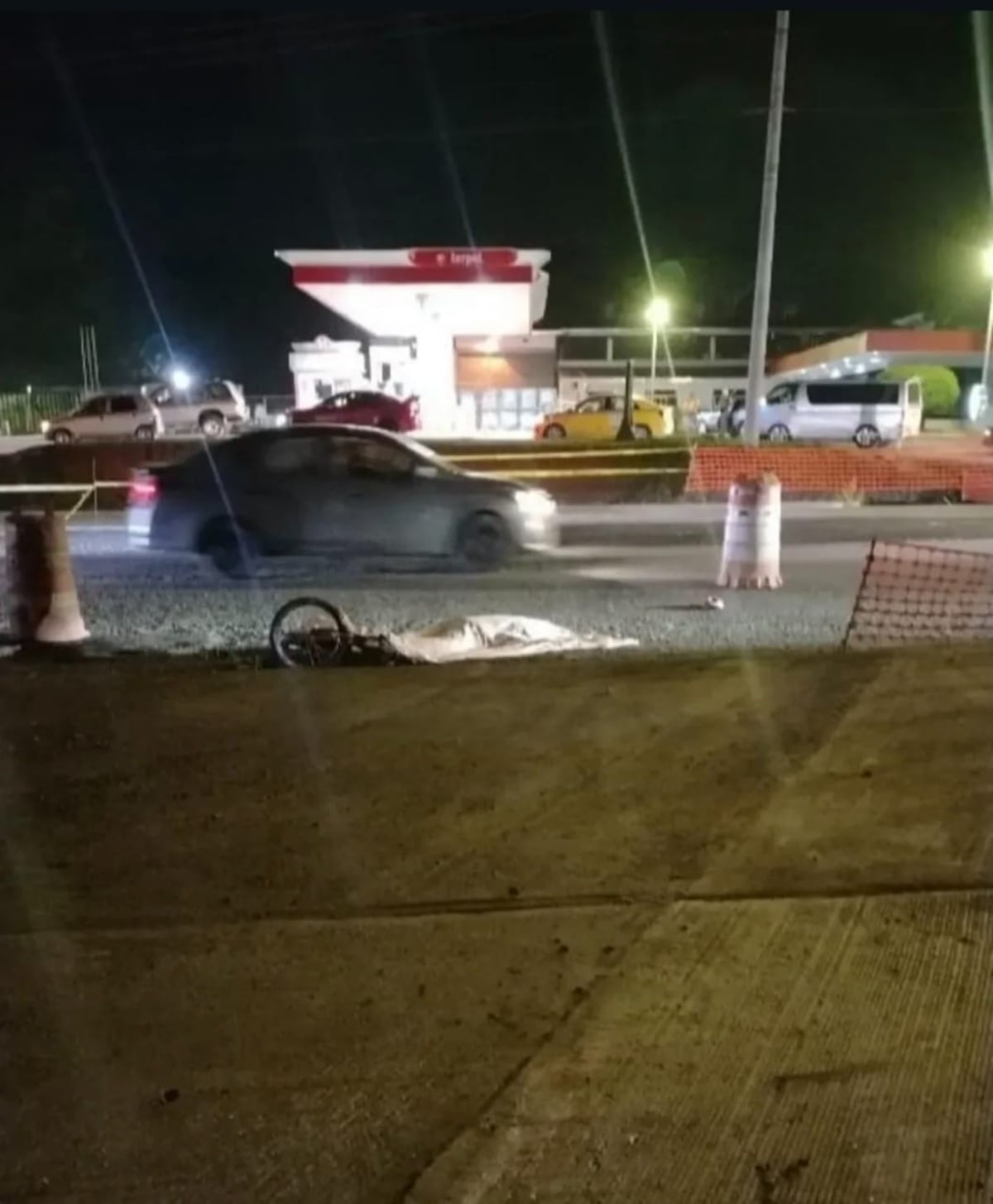 Ciclista ‘Gatín’ muere atropellado por un ‘diablo rojo’ en vía en mal estado en Chilibre