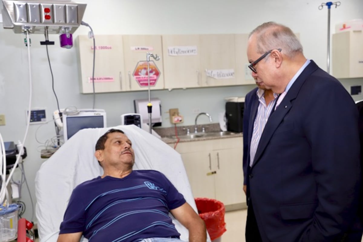 Lau Cortés, director de la CSS, sorprende. Habla directamente con los pacientes para saber sus necesidades médicas