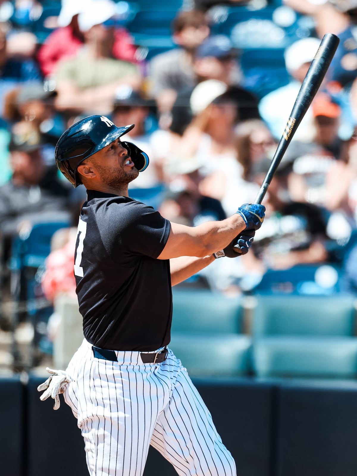 Yankees remontan a los Orioles pero reciben una descomunal paliza de los azulejos