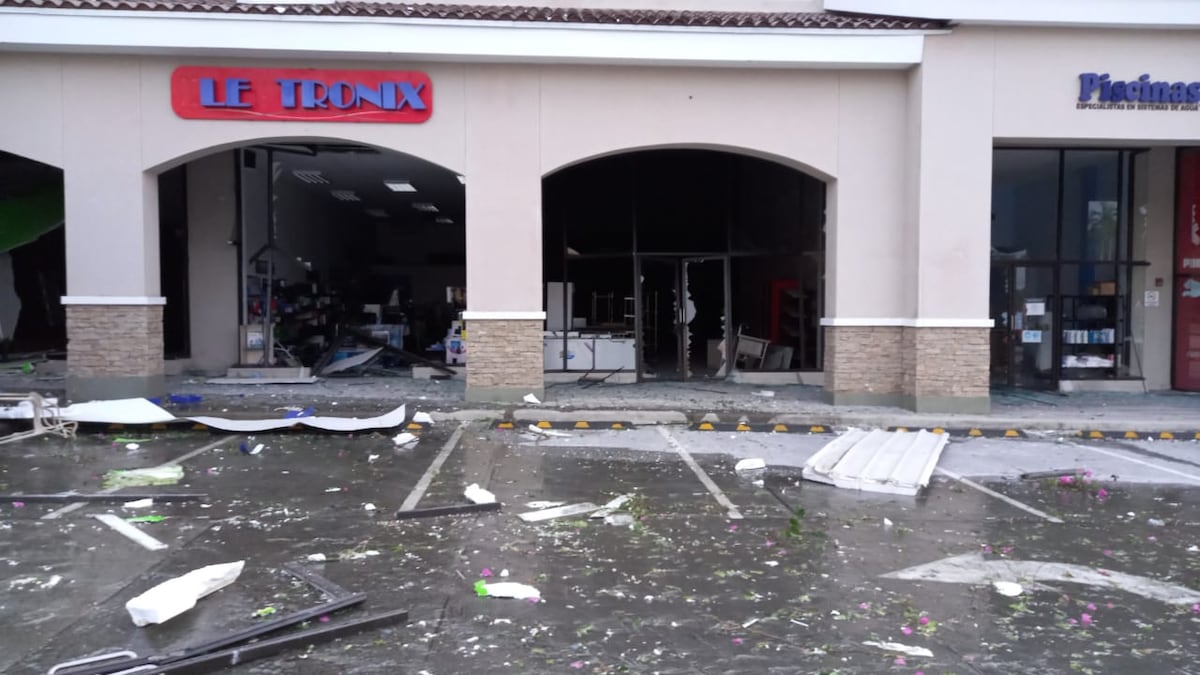 Explosión en centro comercial de Coronado destruye varios locales. Video