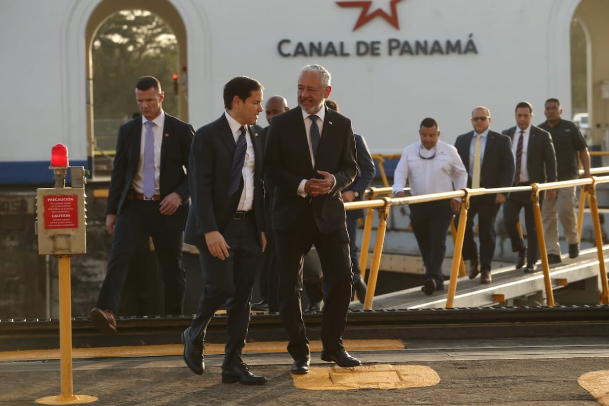 Marco Rubio concluye visita al Canal de Panamá tras breve recorrido en Miraflores