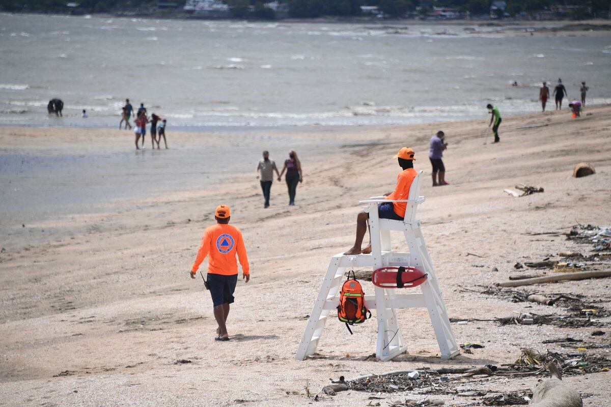 Más de 3 mil personas visitaron las playas en el primer fin de semana sin cuarentena total en Panamá