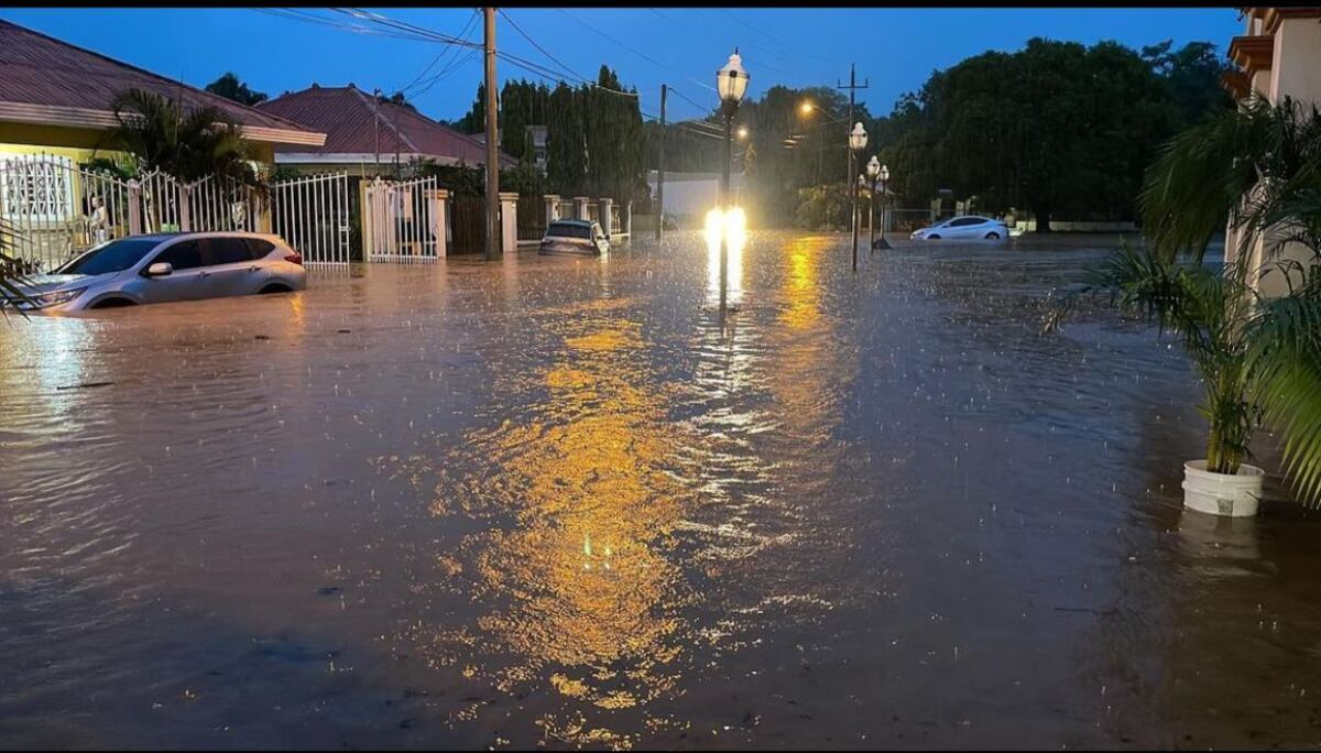 La Villa bajo el agua por las intensas lluvias. Video