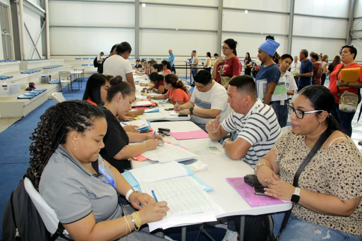 Miles de estudiantes en Panamá Centro cobran cheques de becas del Ifarhu: cómo y cuándo retirar