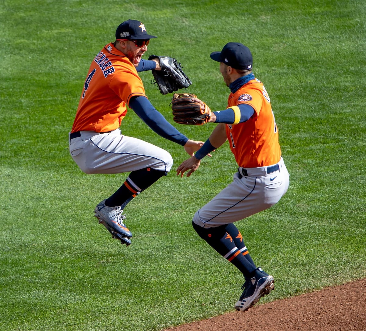 Astros eliminan a los Mellizos apoyados en la bate de Tucker y Correa