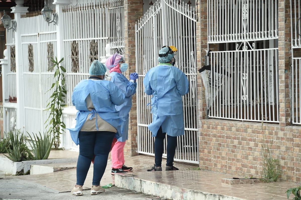 Casa por casa buscan casos positivos de la covid-19 en Vacamonte. Video