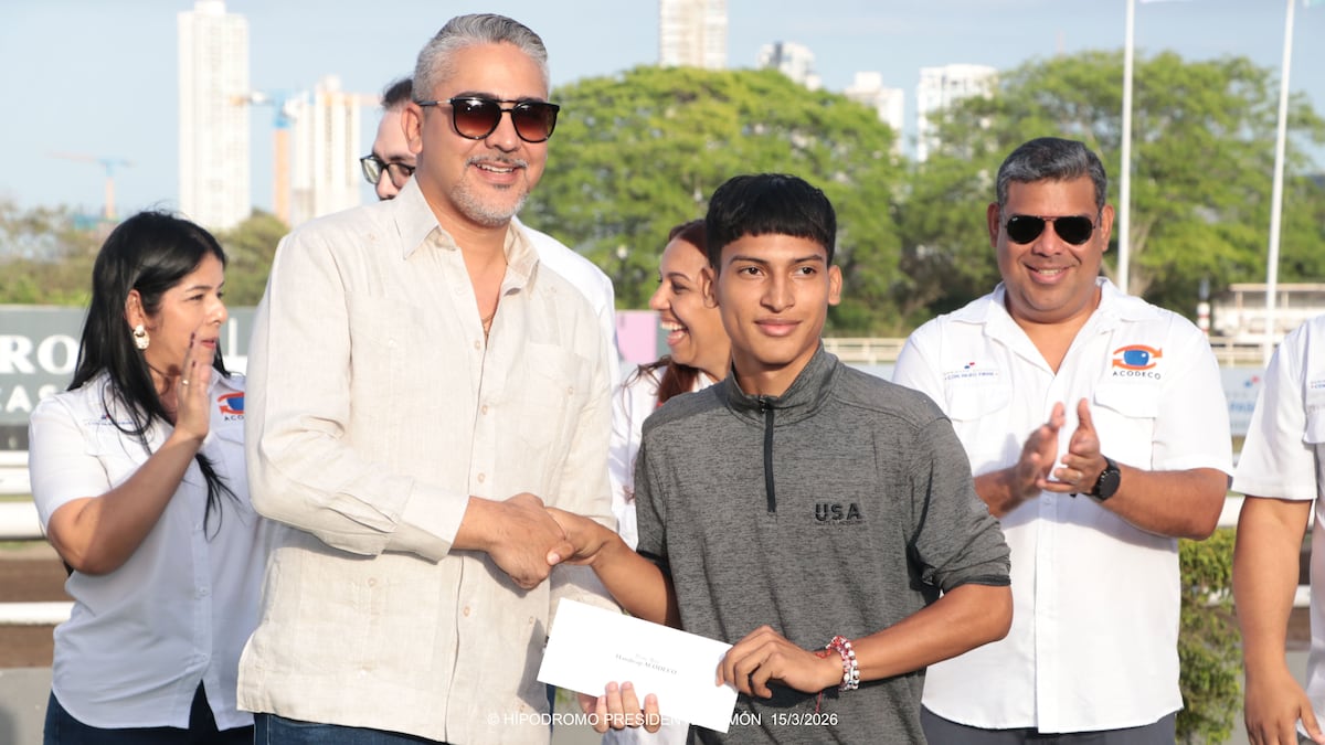 ‘Sol Victoreado’ gana en foto final carrera dedicada a Acodeco