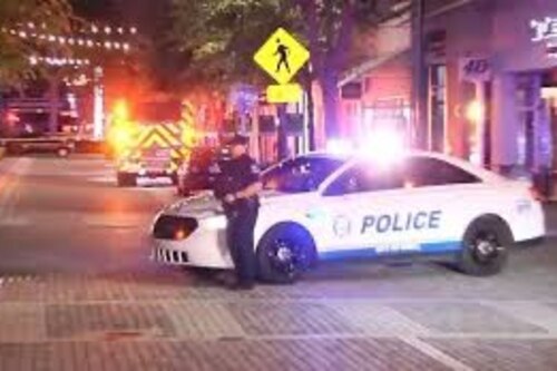 Dos muertos y al menos seis heridos en un tiroteo en un centro comercial de Miami
