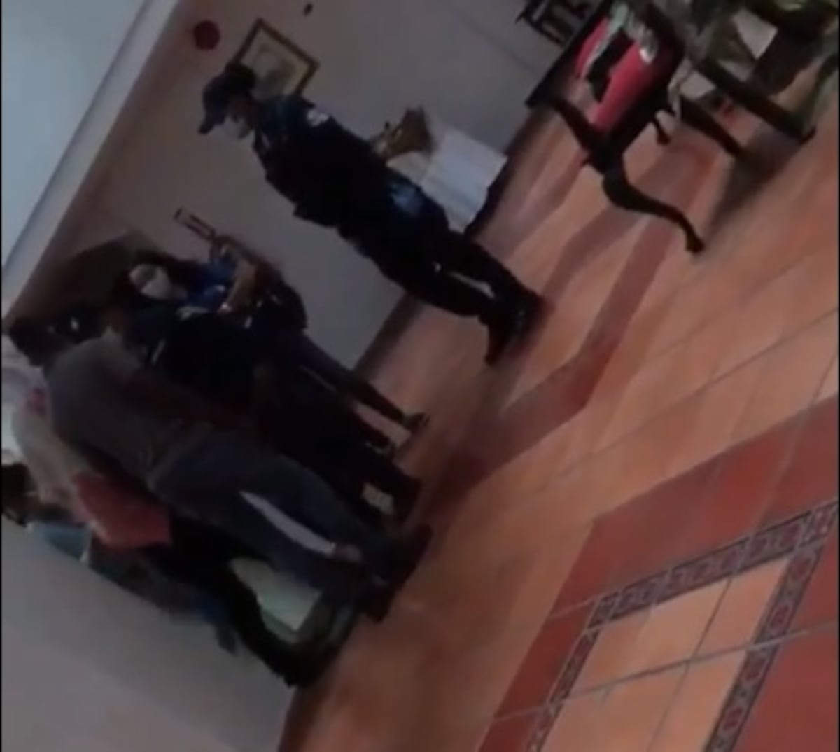 Filtran video cuando se llevan detenida a la que presuntamente descuartizó a una profesora en Campo Lindbergh