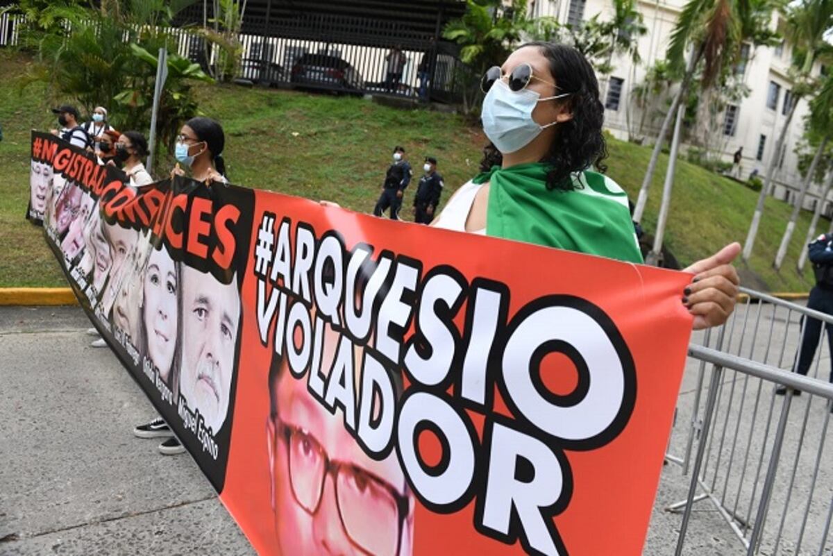 Las pailas no dejaban de sonar. Ciudadanos protagonizaron este sábado una protesta tras fallo de no culpabilidad en caso de Arquesio Arias