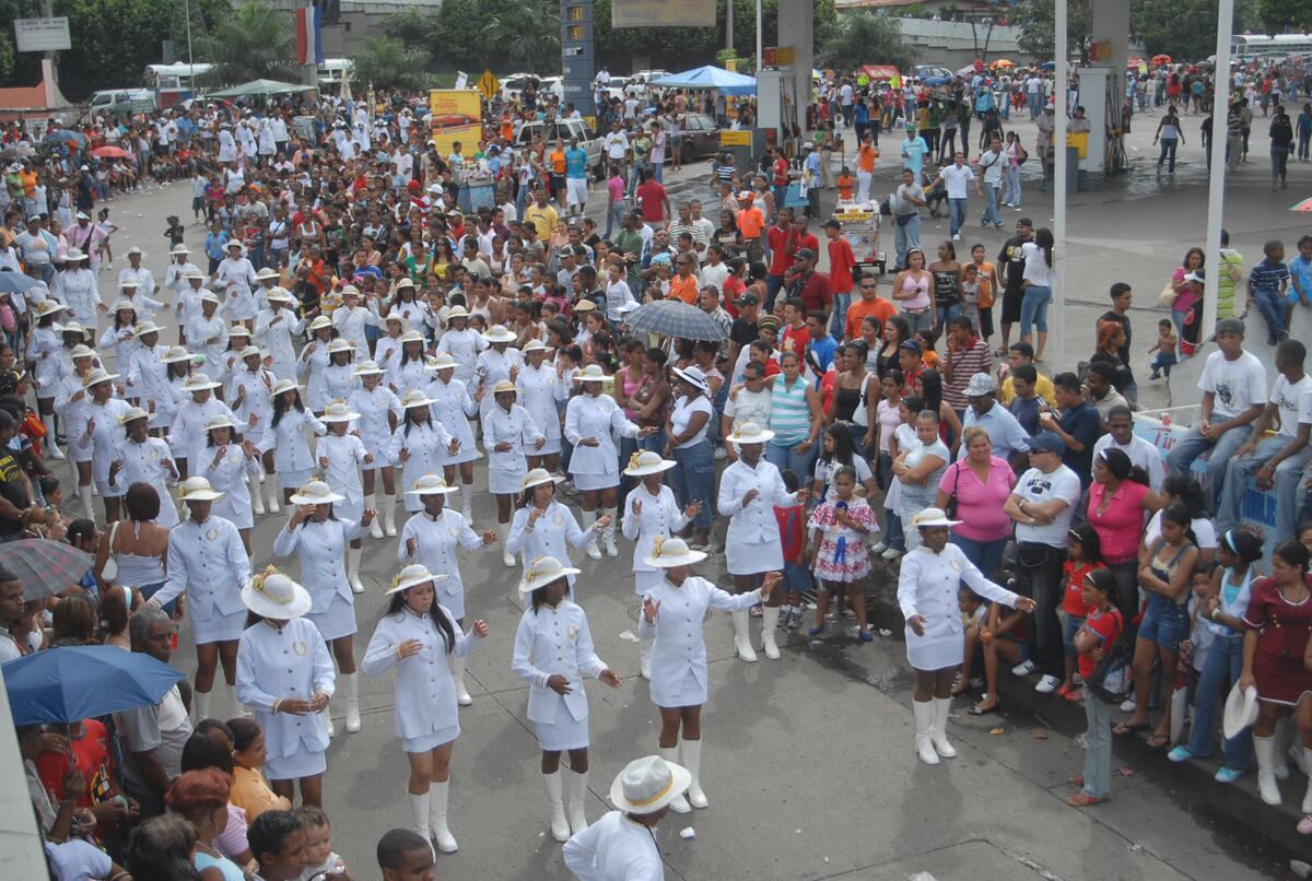 MiBus anuncia desvíos en Veranillo por desfile del 28 en San Miguelito