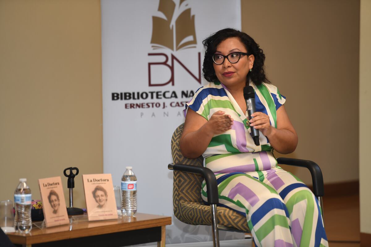 Periodista presenta su libro ´La Doctora´