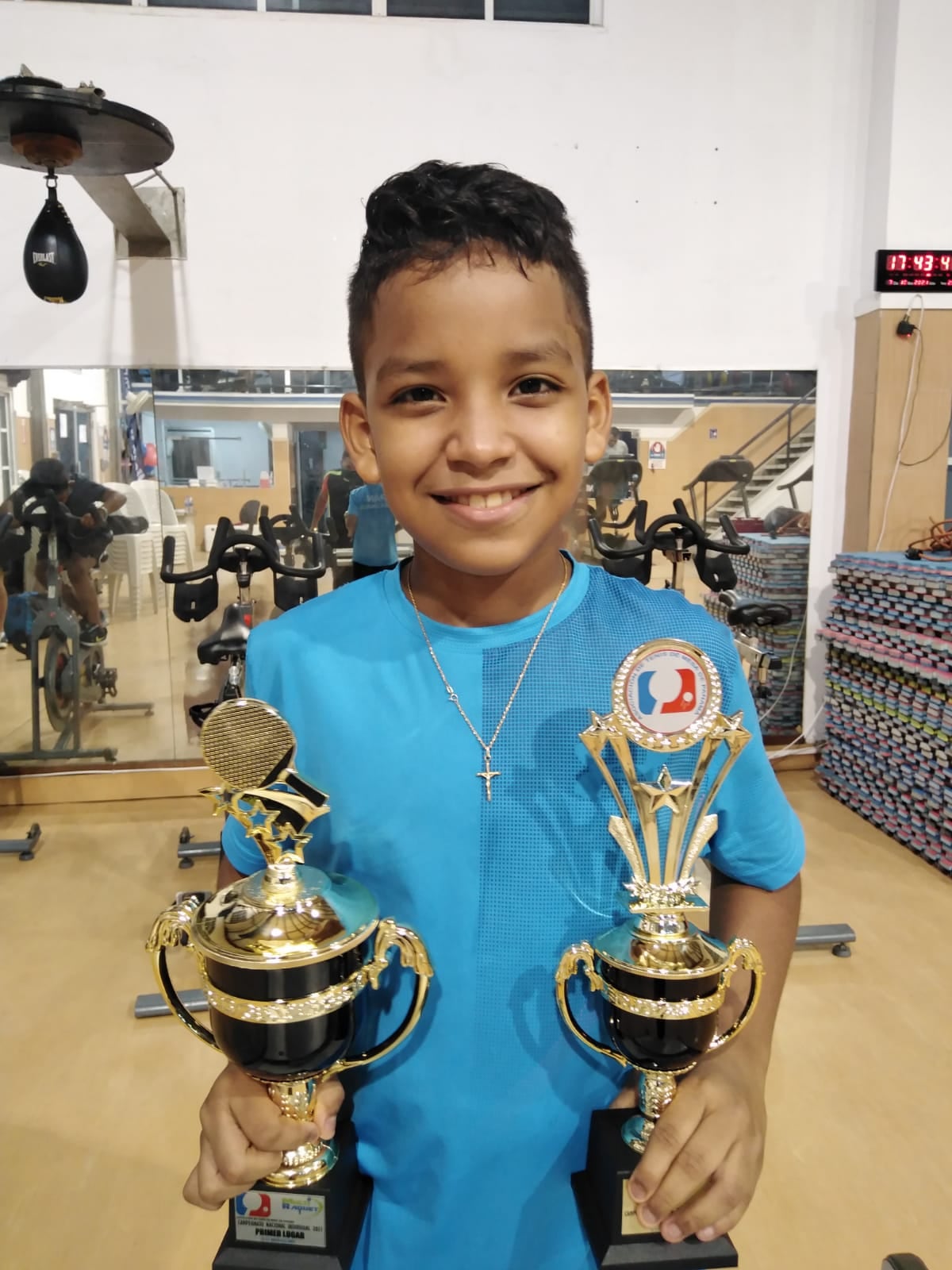 Nuevo campeón de tenis de mesa solo tiene 11 años, Evans Bairnals