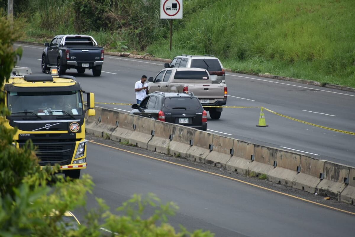 Asesinan a un hombre en plena autopista Arraiján- La Chorrera  dentro de su auto. Video