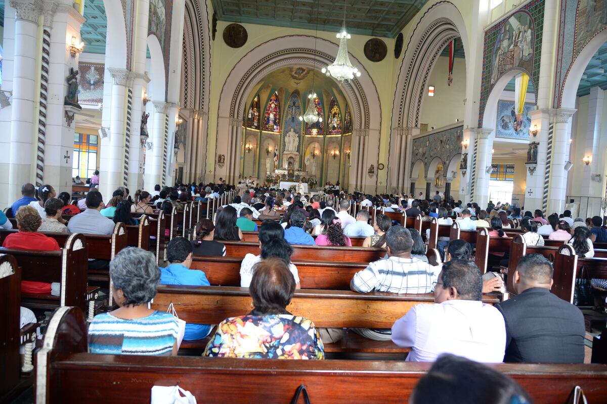 Abren los templos Católicos, pero solo de lunes a viernes 