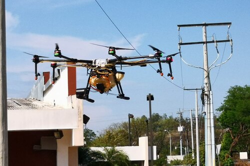 De manera gratuita. Empresa fumiga con drones el hospital Rafael Hernández en la ciudad de David 